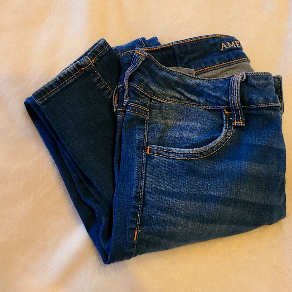Ladies American Eagle super stretch  straight leg jeans.